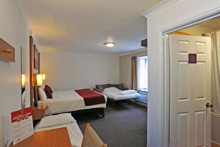 Room 8 of 74