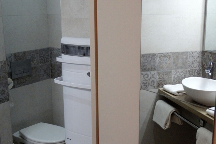 Room 21 of 49