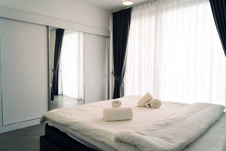Room 53 of 196