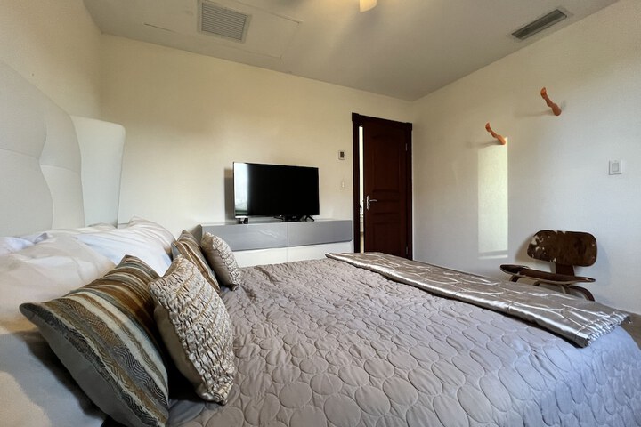 Room 14 of 93