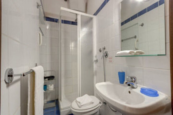 Room 10 of 71