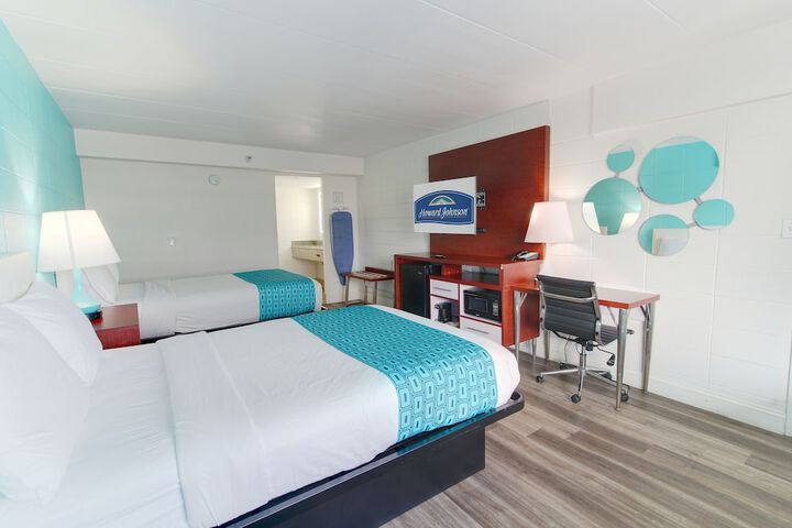 2 Double Beds (9 of 12)