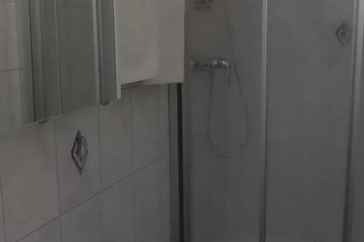 Room 8 of 18