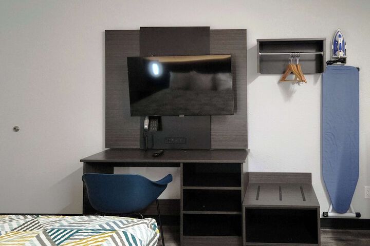 Room 6 of 38