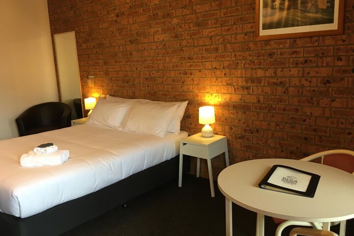 Room 15 of 37