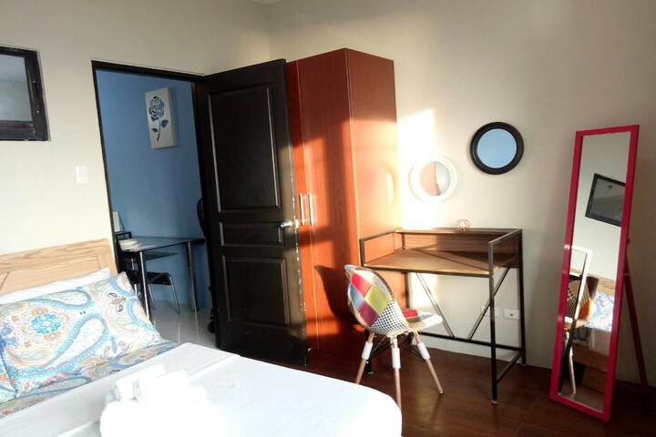 Room 2 of 77