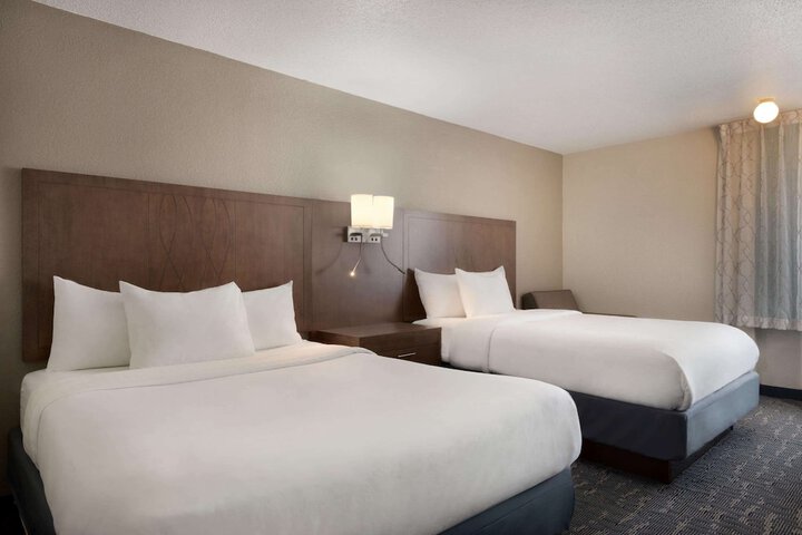 1 King Bed Classic Room (20 of 20)