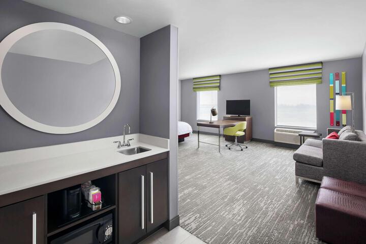 King Room with Microwave and Refrigerator (8 of 14)