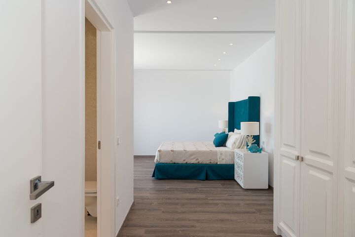Room 2 of 19