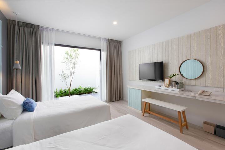 Room 12 of 80