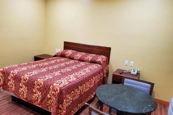 Standard Room, King or Two Doubles (3 of 4)