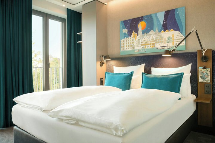 Room 2 of 42