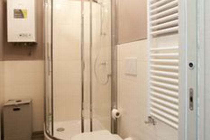 Room 4 of 27