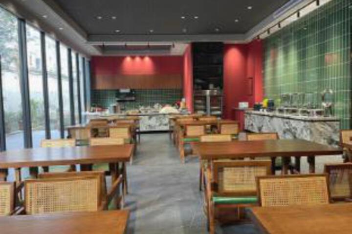 Baofeng Hotel