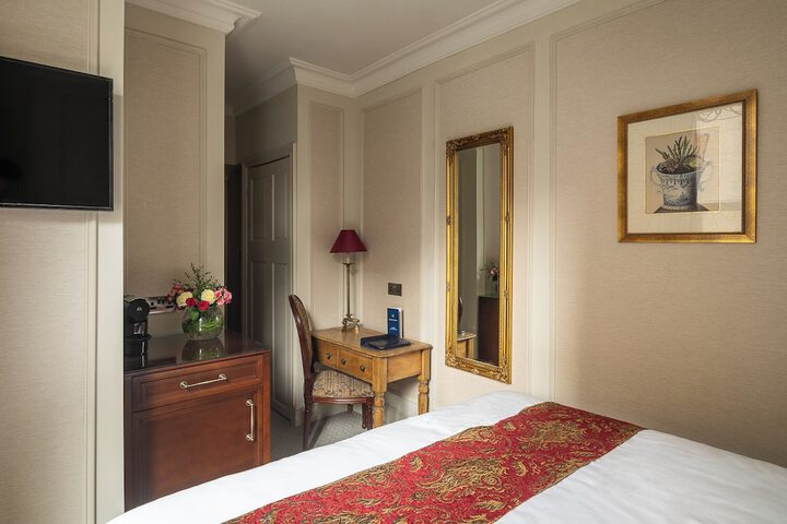 Room 54 of 97