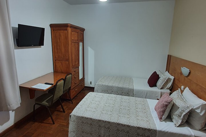 Room 6 of 18