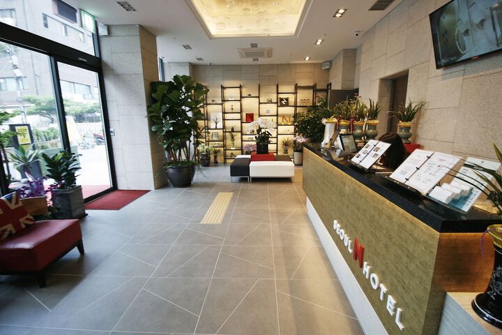 Entrance & Lobby