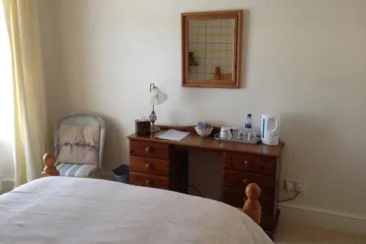 Room 5 of 16