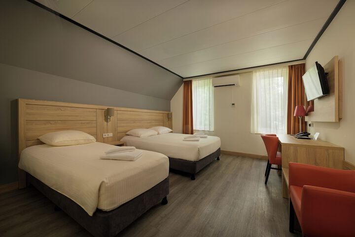 Room 3 of 37