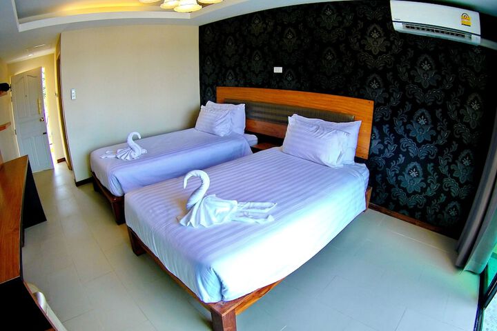 Room 8 of 94