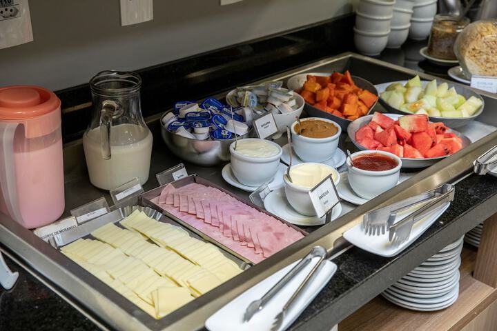 Breakfast/Coffee Service 32 of 40