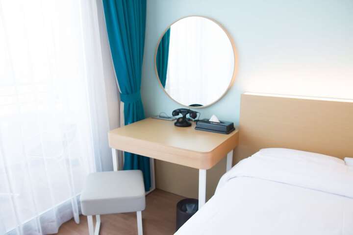 Room 5 of 61