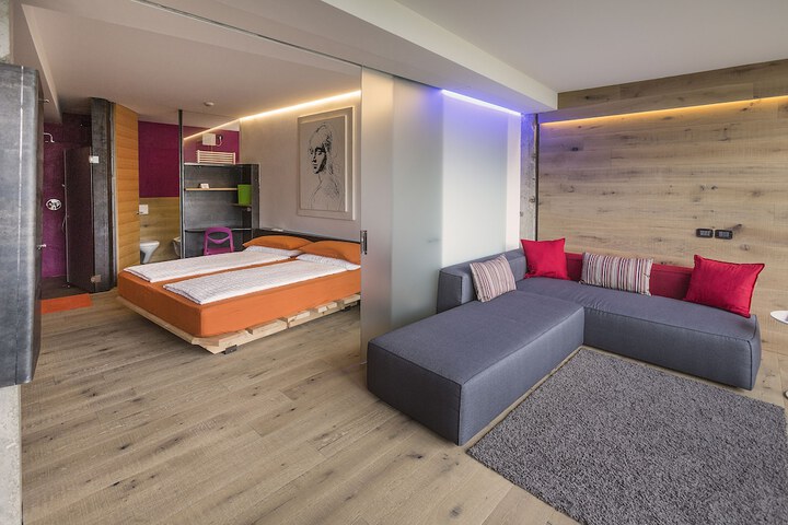 Room 20 of 95