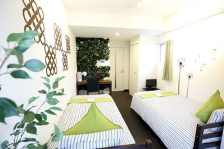 Room 35 of 182
