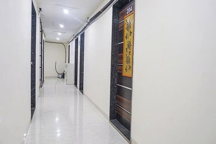 Ballroom/Hall 29 of 30