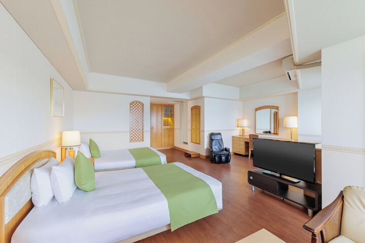 Room 7 of 90
