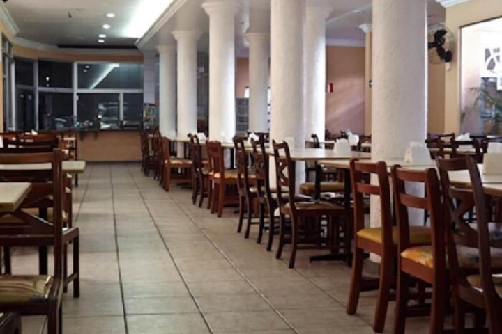 Dining 33 of 42