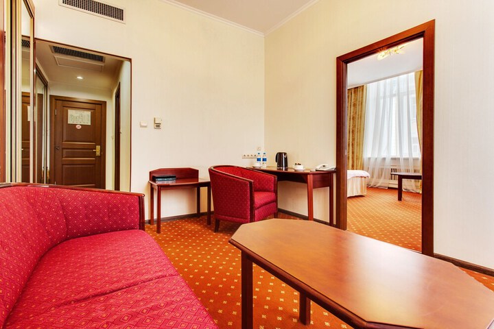 Room 9 of 23