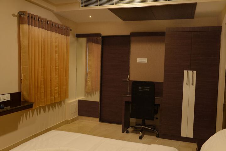 Room 9 of 21