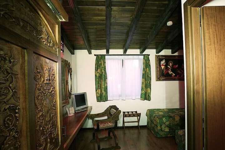 Room 7 of 41