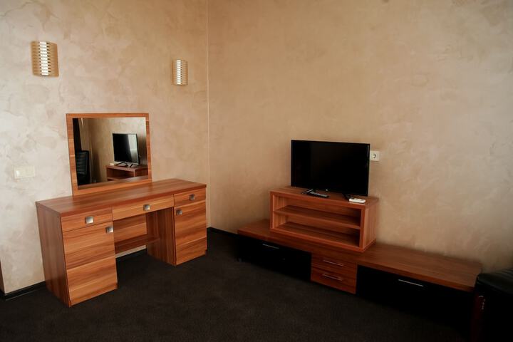 Room 25 of 38