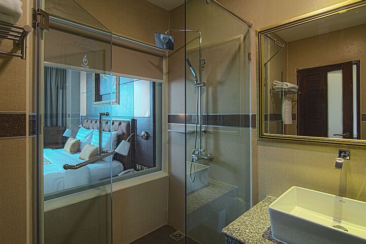 Room 20 of 39