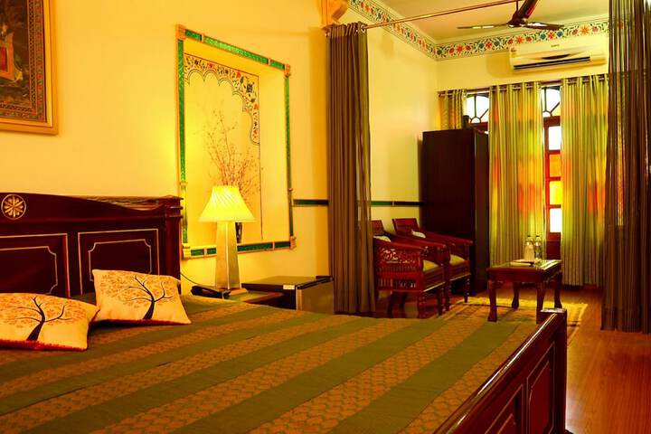 Room 12 of 38