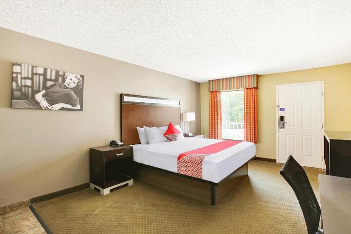 1 King Bed (8 of 8)