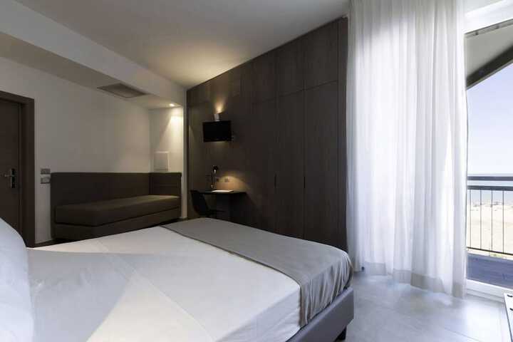 Room 14 of 34