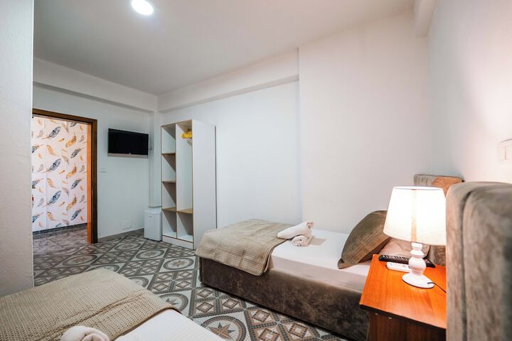 Room 4 of 53