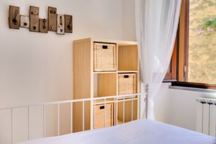 Room 9 of 23