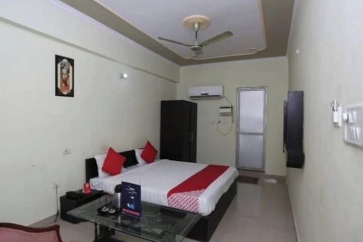 Room 4 of 7