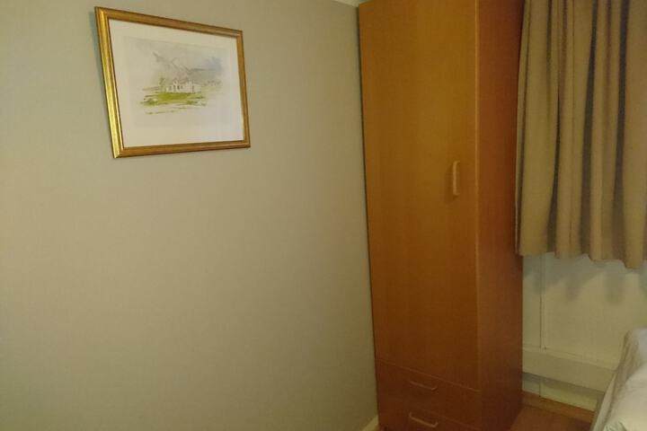Room 3 of 48