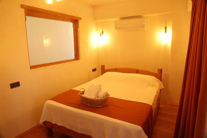 Room 3 of 47
