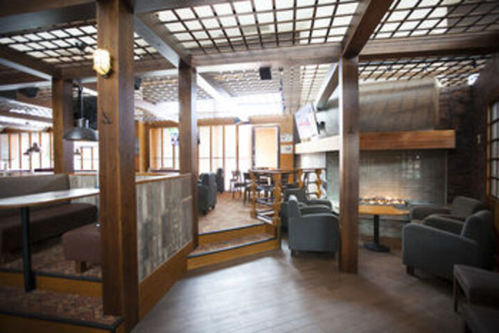 Lounge 56 of 60