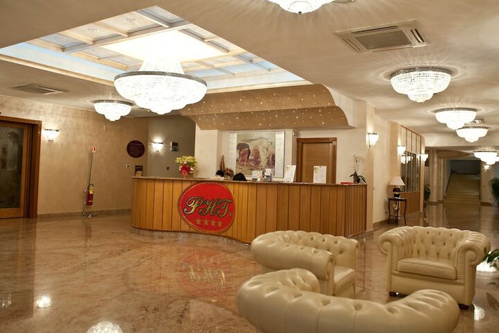 Guest Lobby