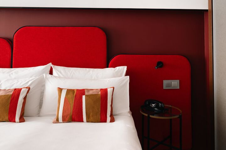Room 4 of 96
