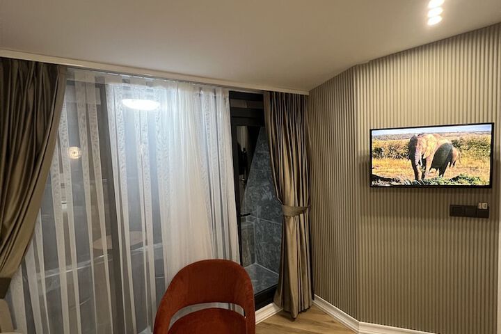 Room 8 of 47