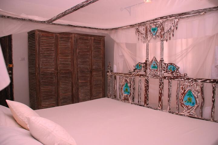 Room 10 of 11