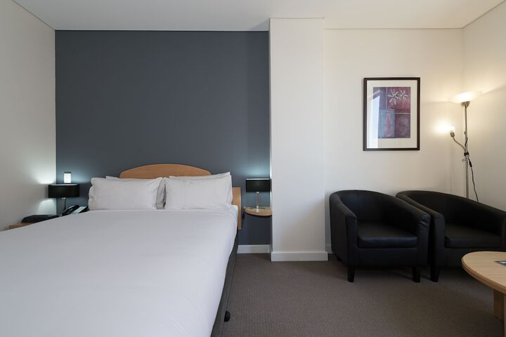 Room 33 of 120